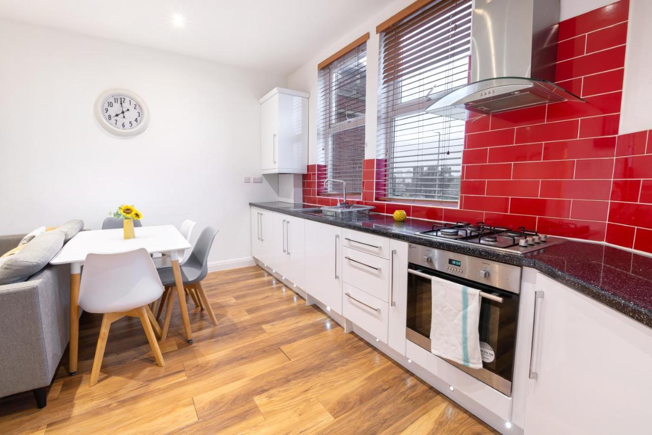 Modern Apartment Close To City Centre With Parking リーズ エクステリア 写真