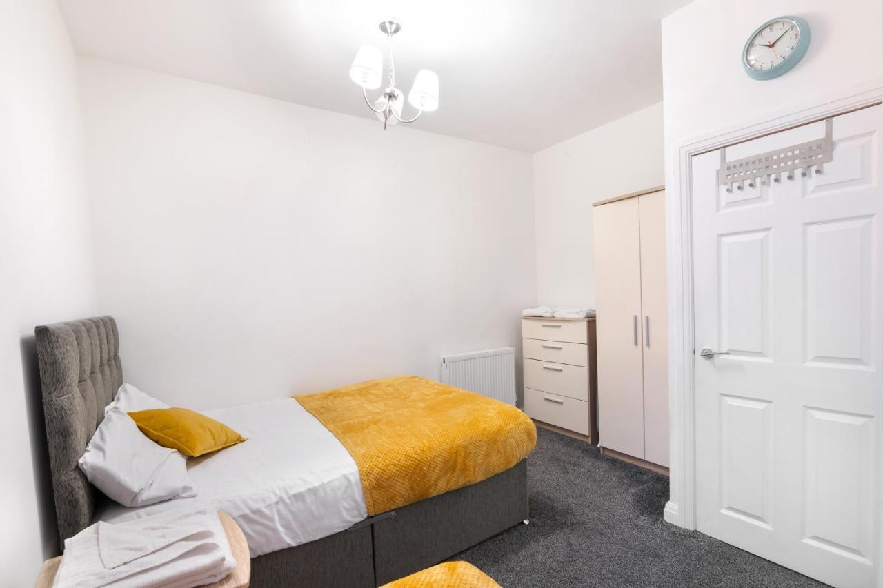 Modern Apartment Close To City Centre With Parking リーズ エクステリア 写真