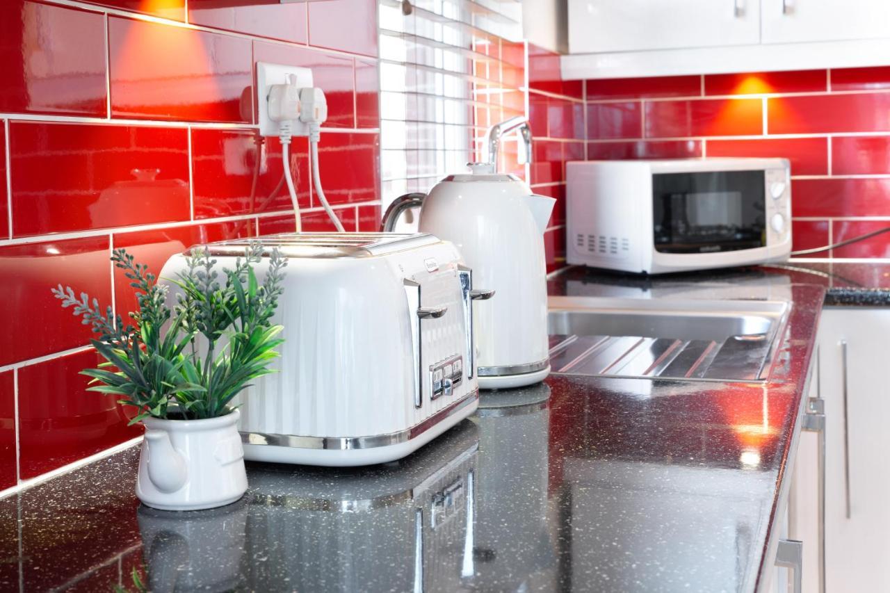 Modern Apartment Close To City Centre With Parking リーズ エクステリア 写真