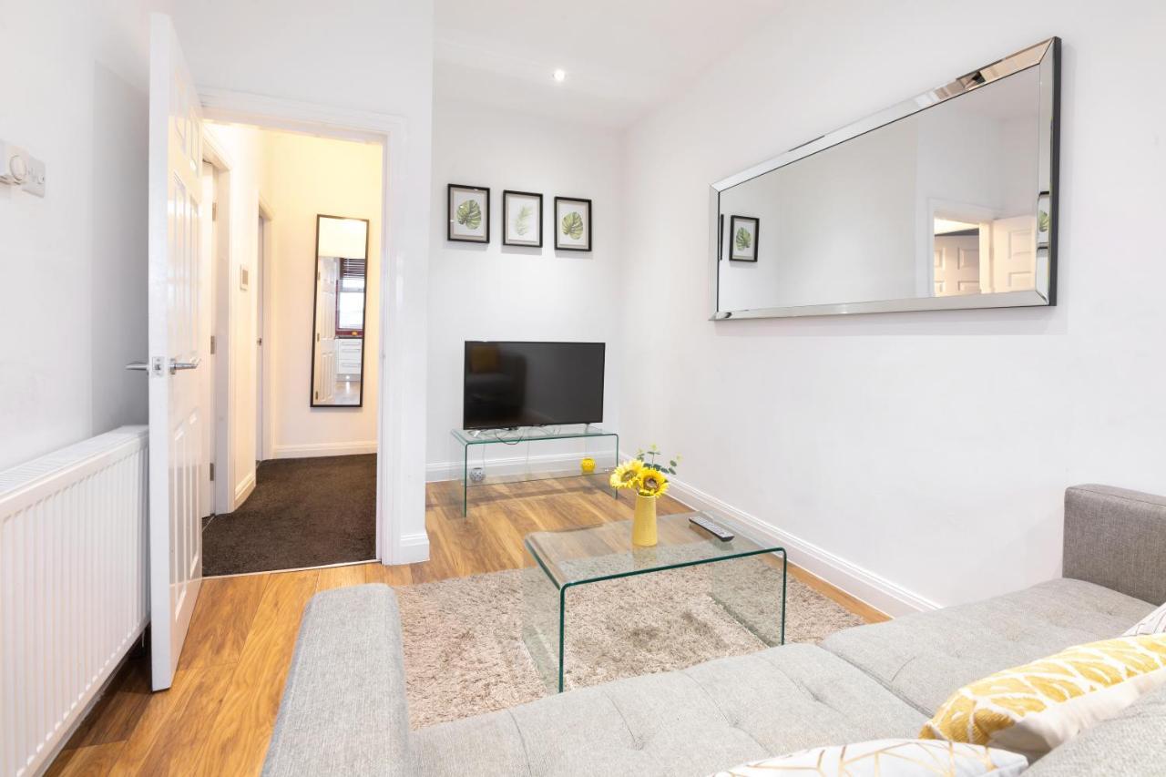 Modern Apartment Close To City Centre With Parking リーズ エクステリア 写真